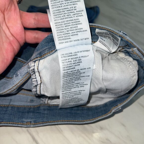 Levi's Women's Denim Bermuda Shorts Size 26 - Picture 3 of 9